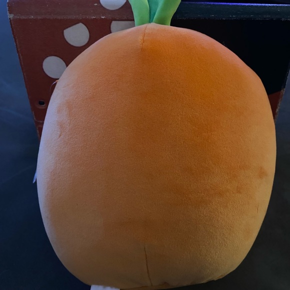 Squishmallows Caroleena the carrot with flower - Picture 2 of 5